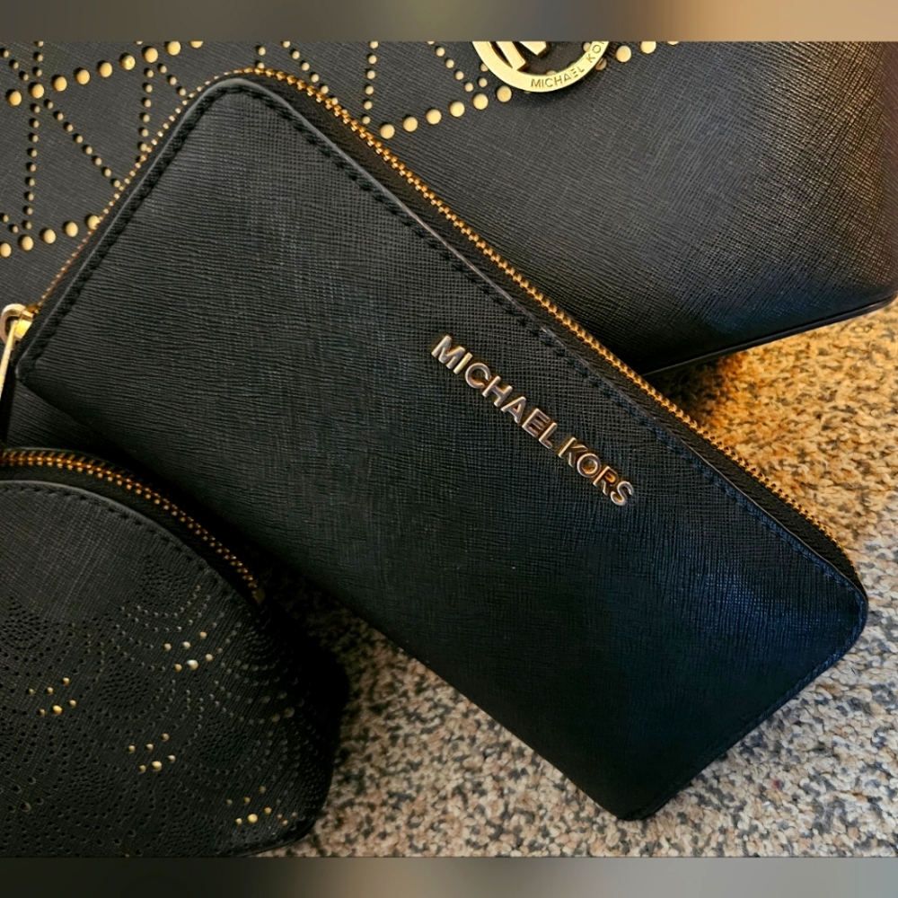 Michael Kors Bag, Wallet AND Cosmetic Bag! - Picture 3 of 13